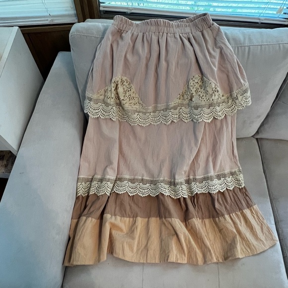 NEW Heavenly lace trim skirt - Picture 4 of 8